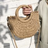 sac-a-bandouliere-demi-rond-tisse-en-rotin-3