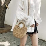 sac-a-bandouliere-demi-rond-tisse-en-rotin-5