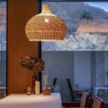 lampe-suspendue-en-rotin-vintage-a-design-retro-4